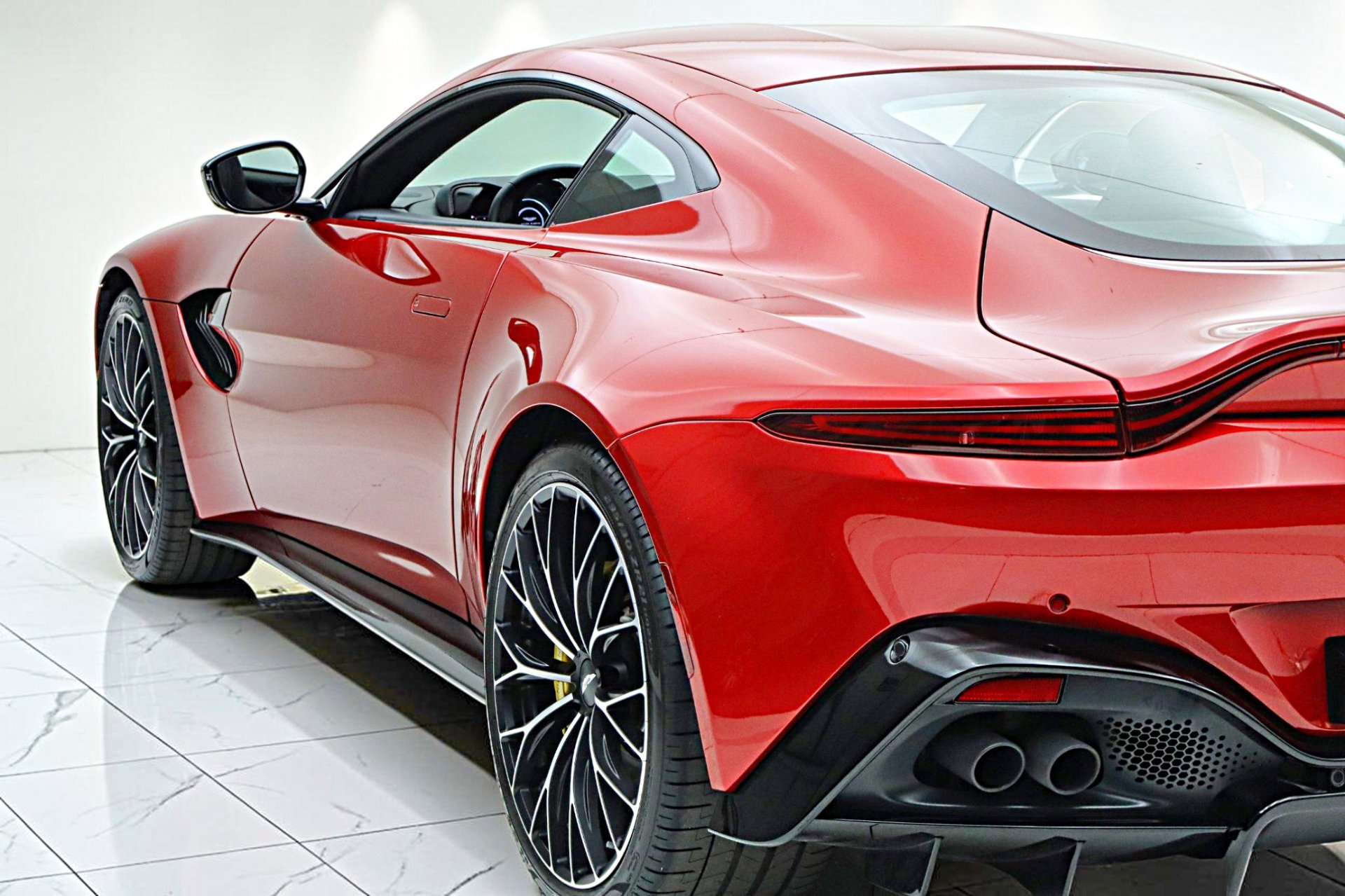 Used 2023 Aston Martin V8 Vantage Coupe RWD image 10
