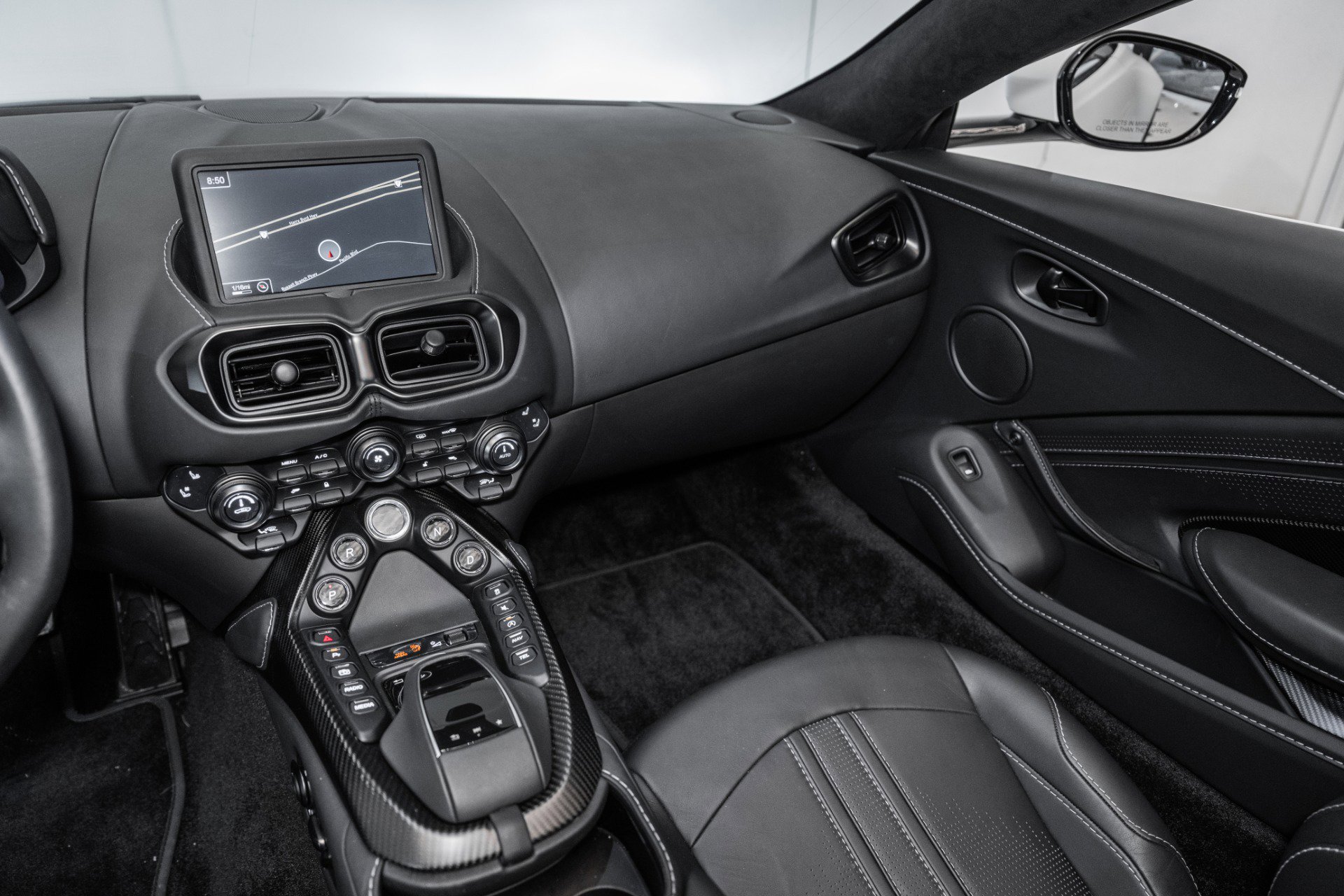 Used 2023 Aston Martin V8 Vantage Roadster image 41