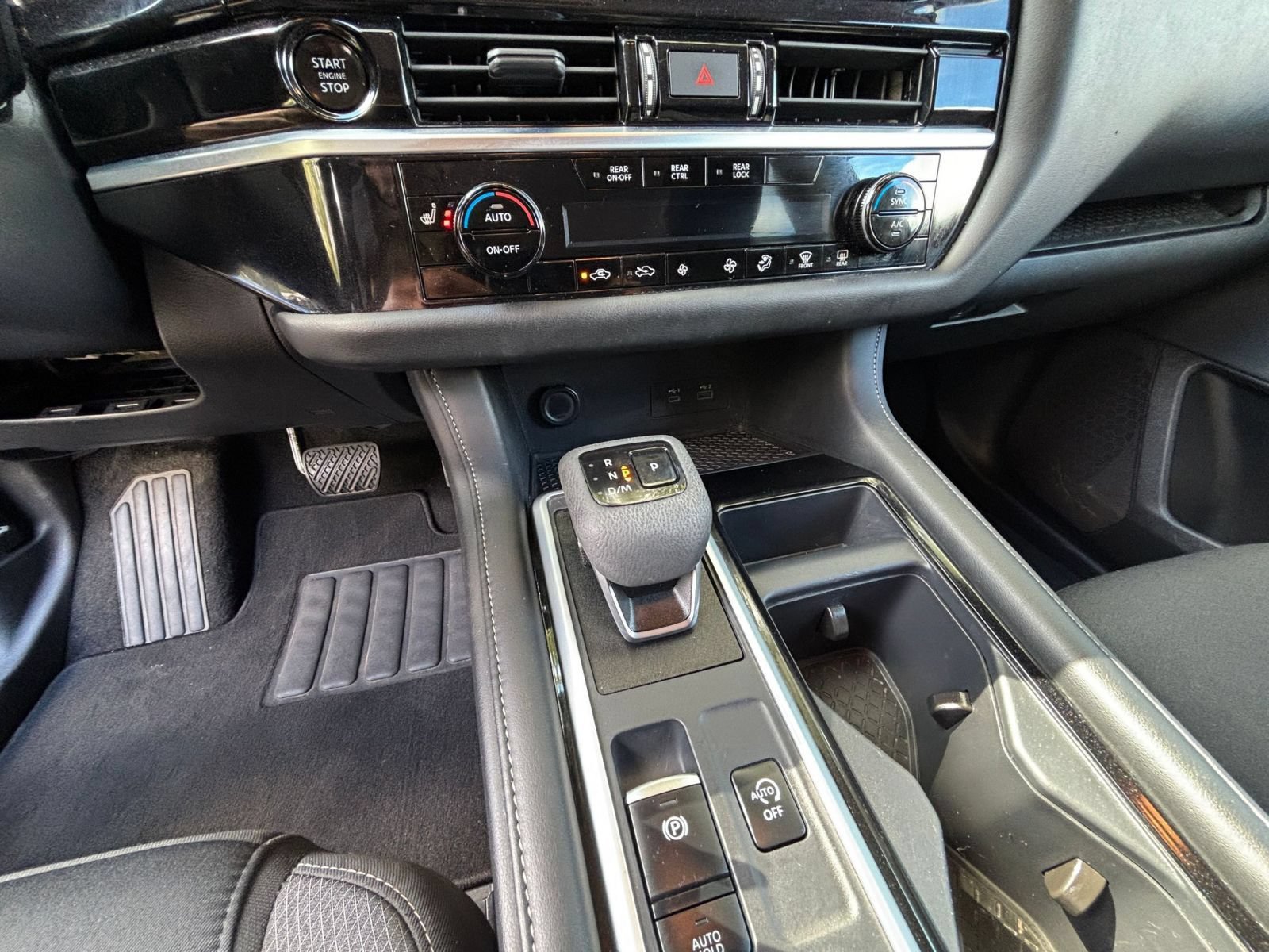 Used 2025 Nissan Pathfinder SV AWD/4WD image 43