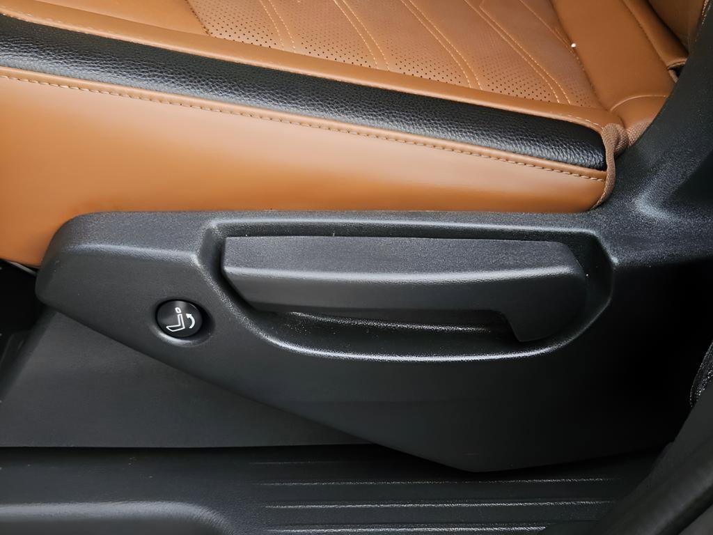 Used 2024 Nissan Pathfinder Platinum image 28