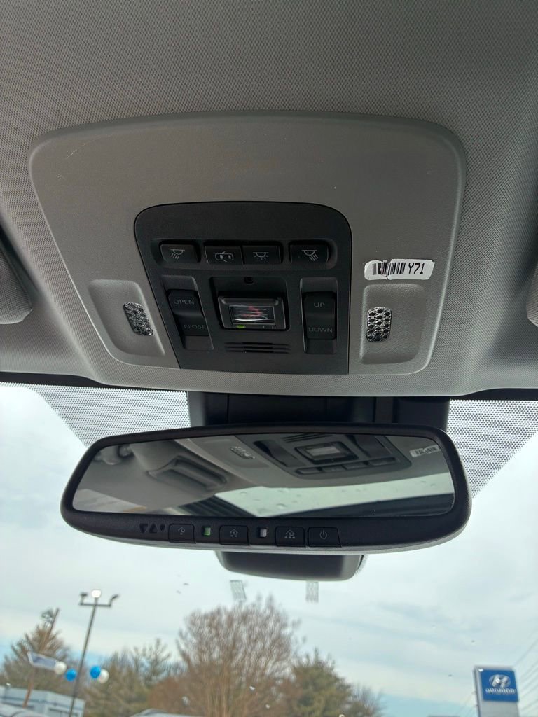 Used 2020 Toyota Camry SE w/ Sunroof Package image 37