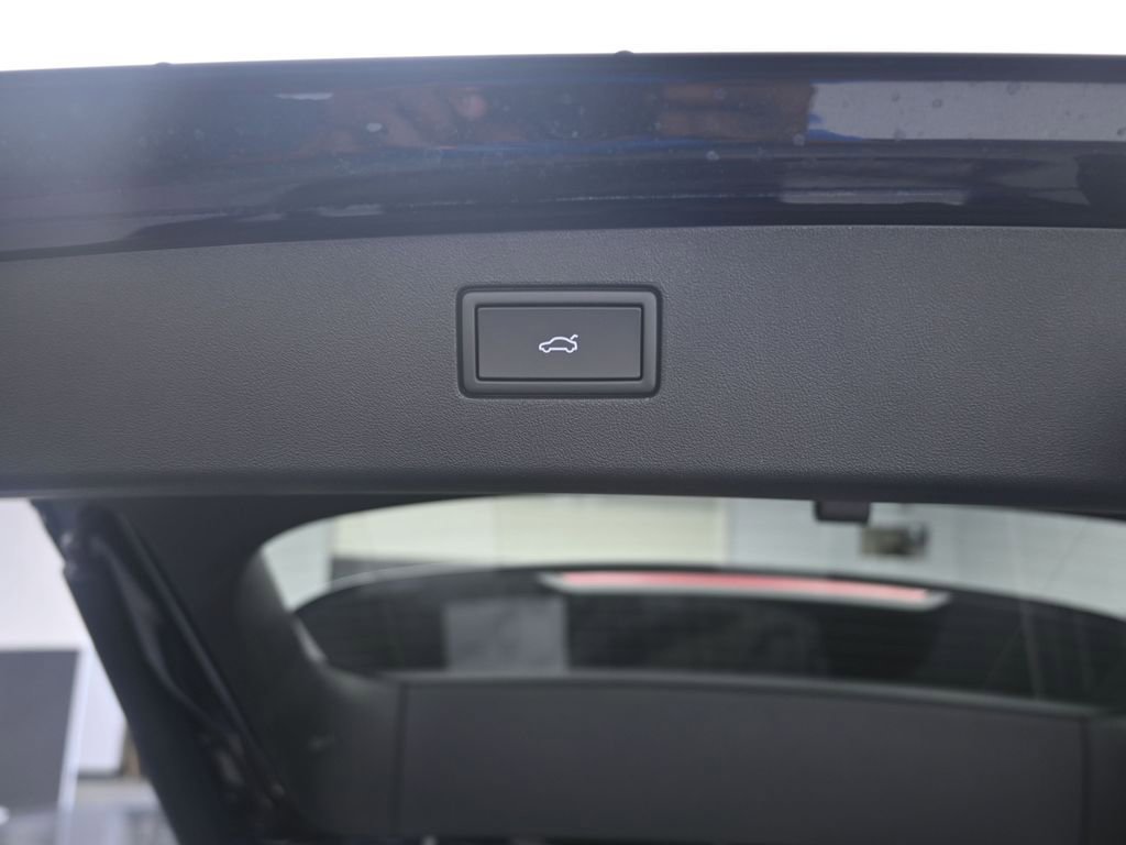 Used 2025 Volkswagen Tiguan SE FWD image 25