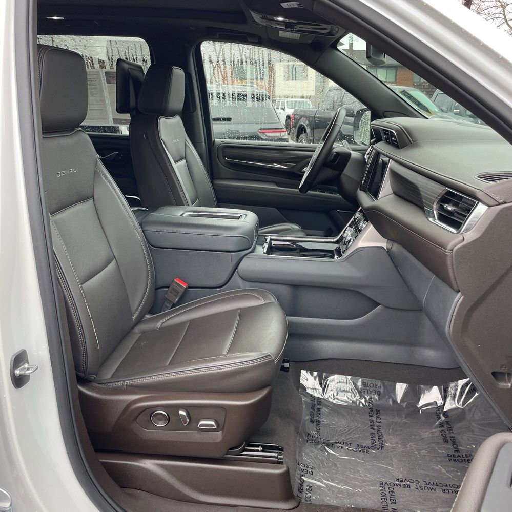 Used 2024 GMC Yukon XL Denali image 15