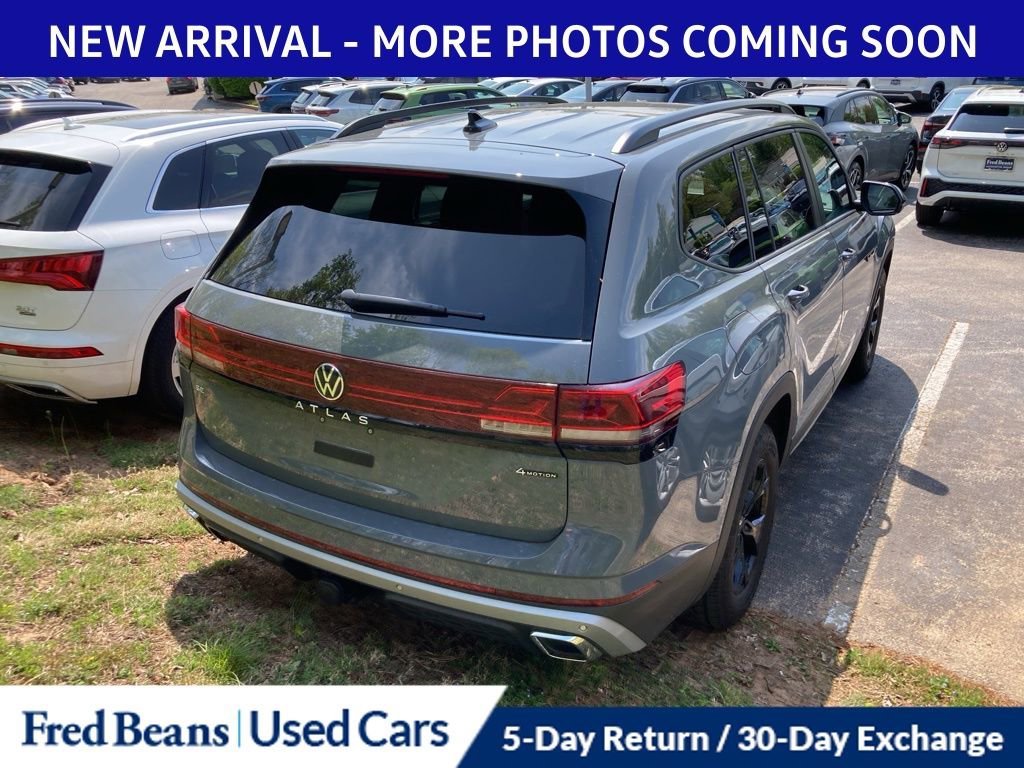 Used 2025 Volkswagen Atlas Peak Edition SE AWD/4WD image 6