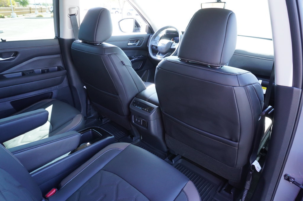 New 2026 Nissan Pathfinder Platinum FWD image 11