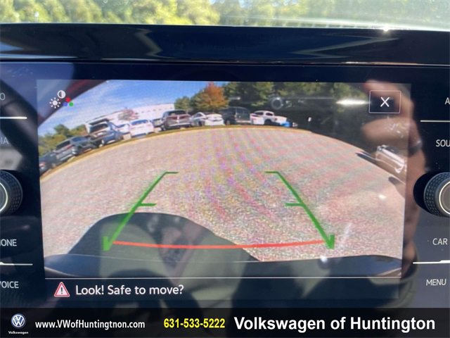 Certified 2025 Volkswagen Jetta SE w/ Sunroof Package image 26