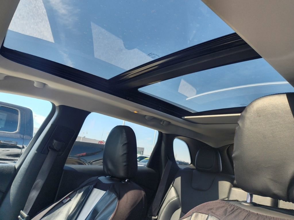 Used 2021 Jeep Cherokee Limited image 12