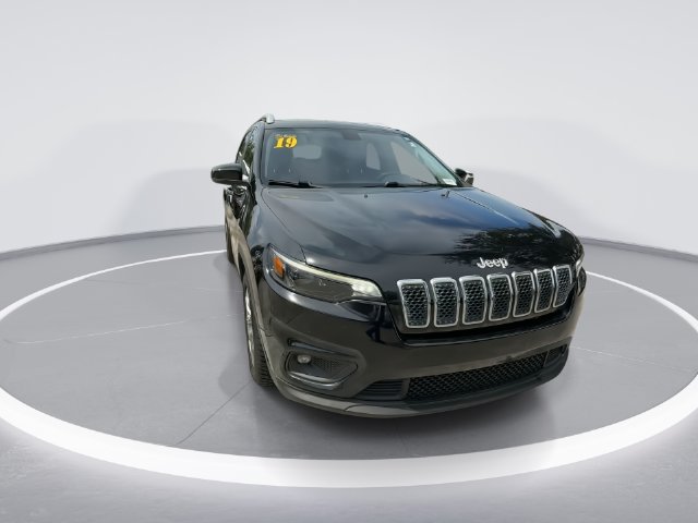 Used 2019 Jeep Cherokee Latitude Plus FWD image 2