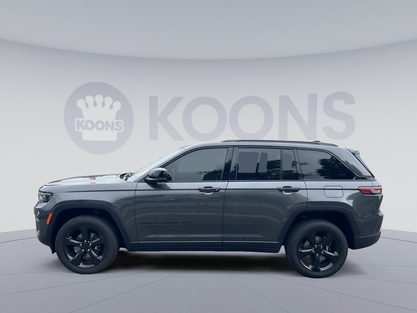 Used 2024 Jeep Grand Cherokee Altitude AWD/4WD image 2