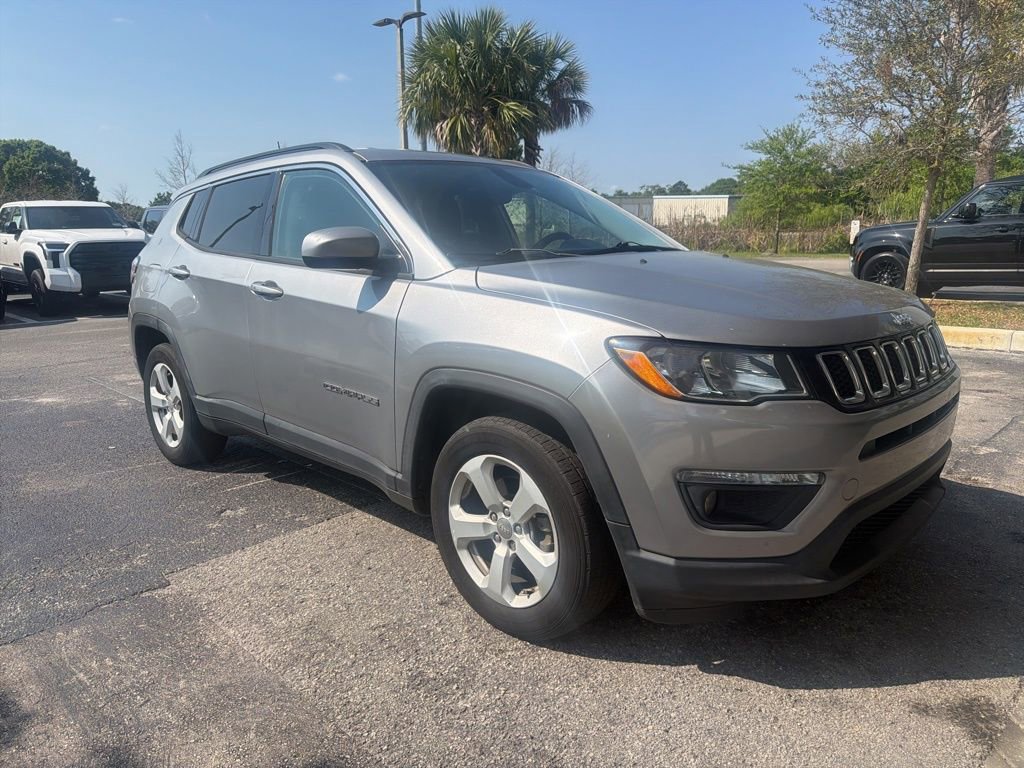 Used 2018 Jeep Compass Latitude image 2