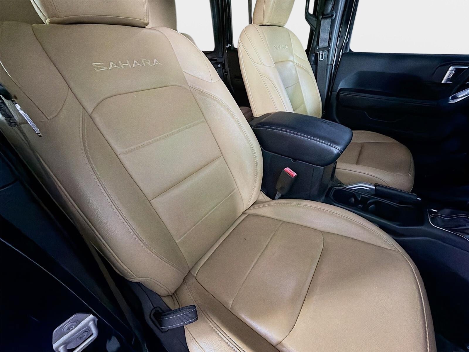 Used 2019 Jeep Wrangler Unlimited Sahara AWD/4WD image 25