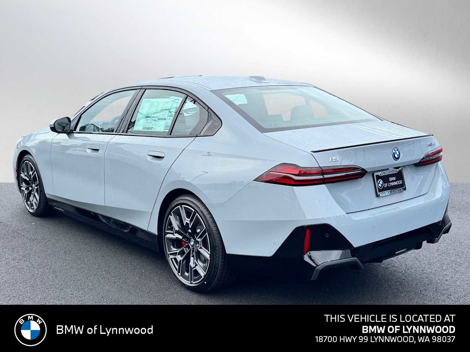 New 2026 BMW i5 eDrive40 w/ M Sport Package AWD/4WD image 5