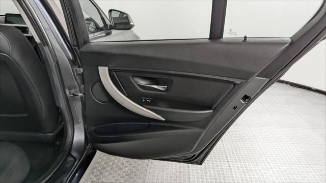 Used 2016 BMW 320i xDrive Sedan AWD/4WD image 21