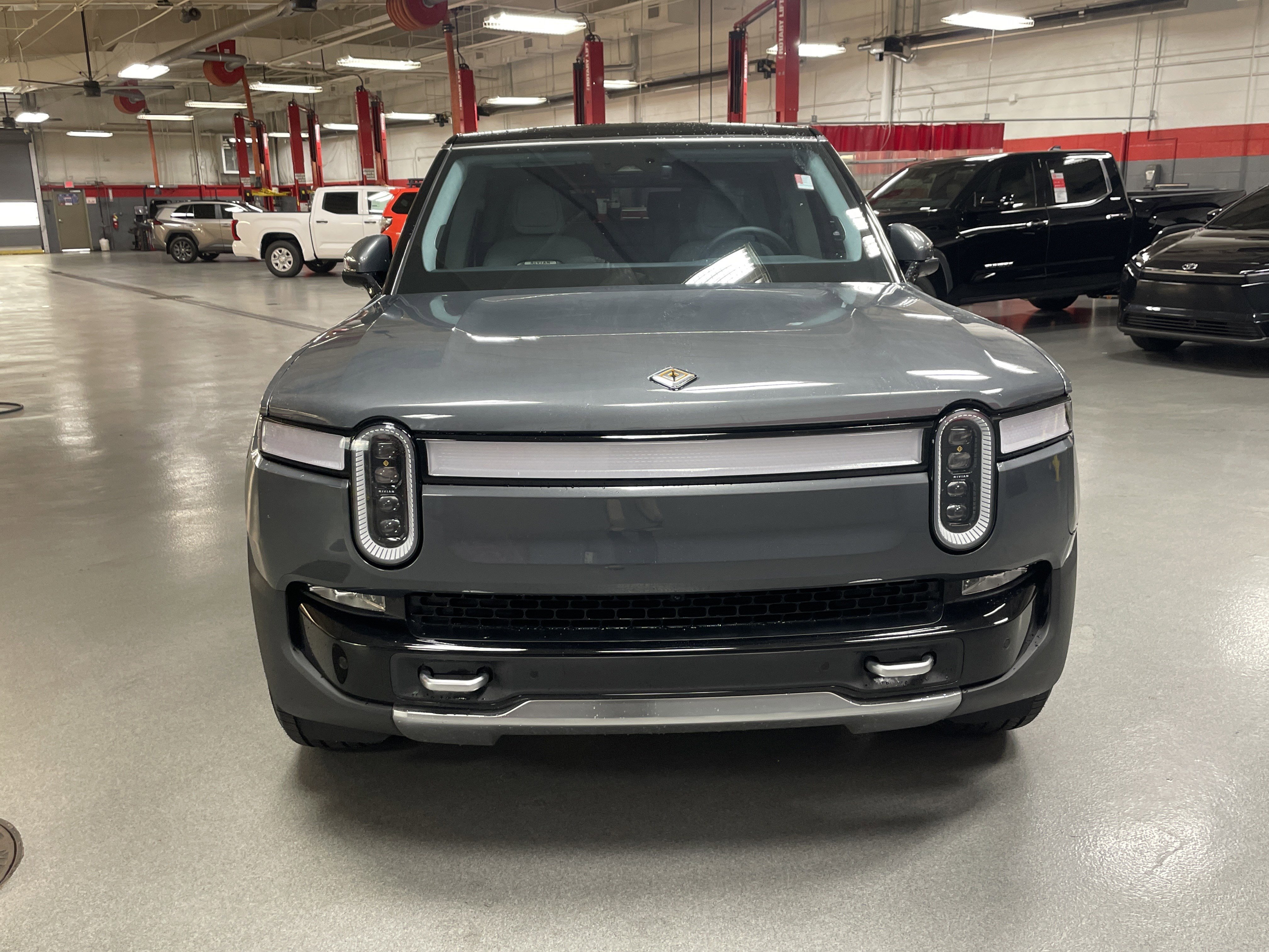 Used 2024 Rivian R1S Adventure image 3
