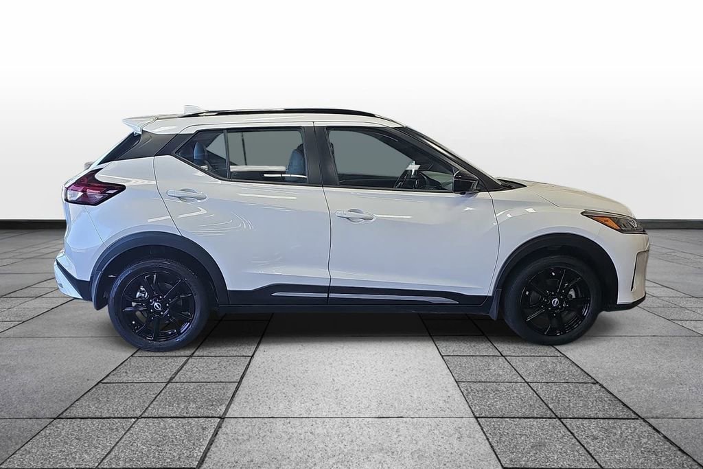 Used 2022 Nissan Kicks SR w/ Premium Package FWD image 3