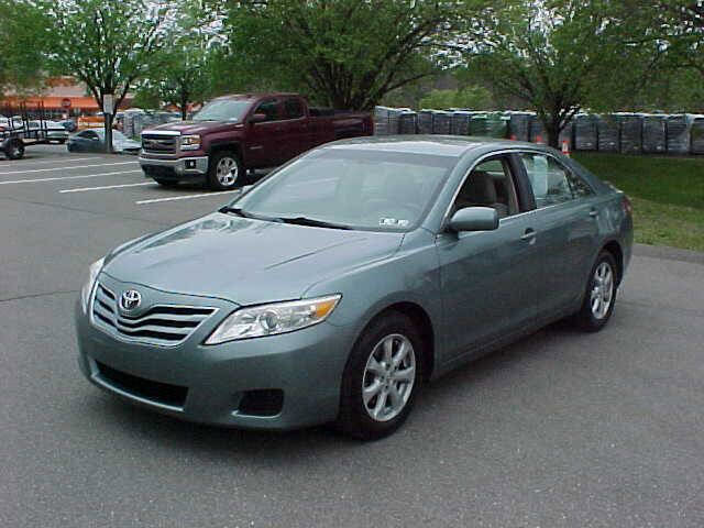 Used 2011 Toyota Camry LE w/ LE Extra-Value Pkg image 4