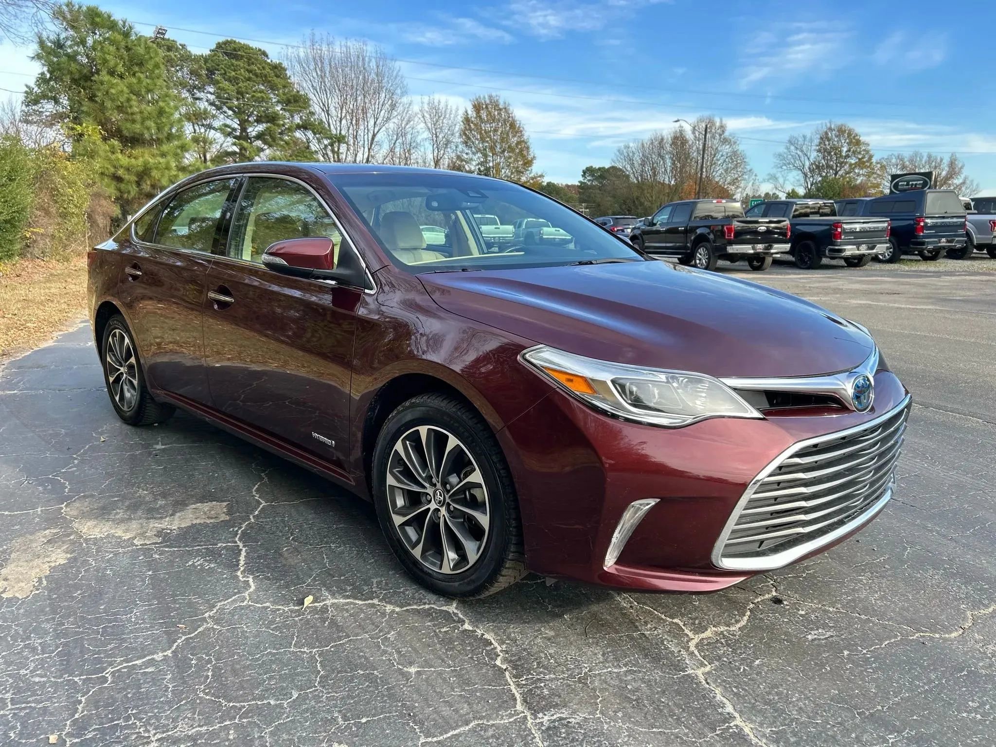 Used 2018 Toyota Avalon XLE Premium image 4