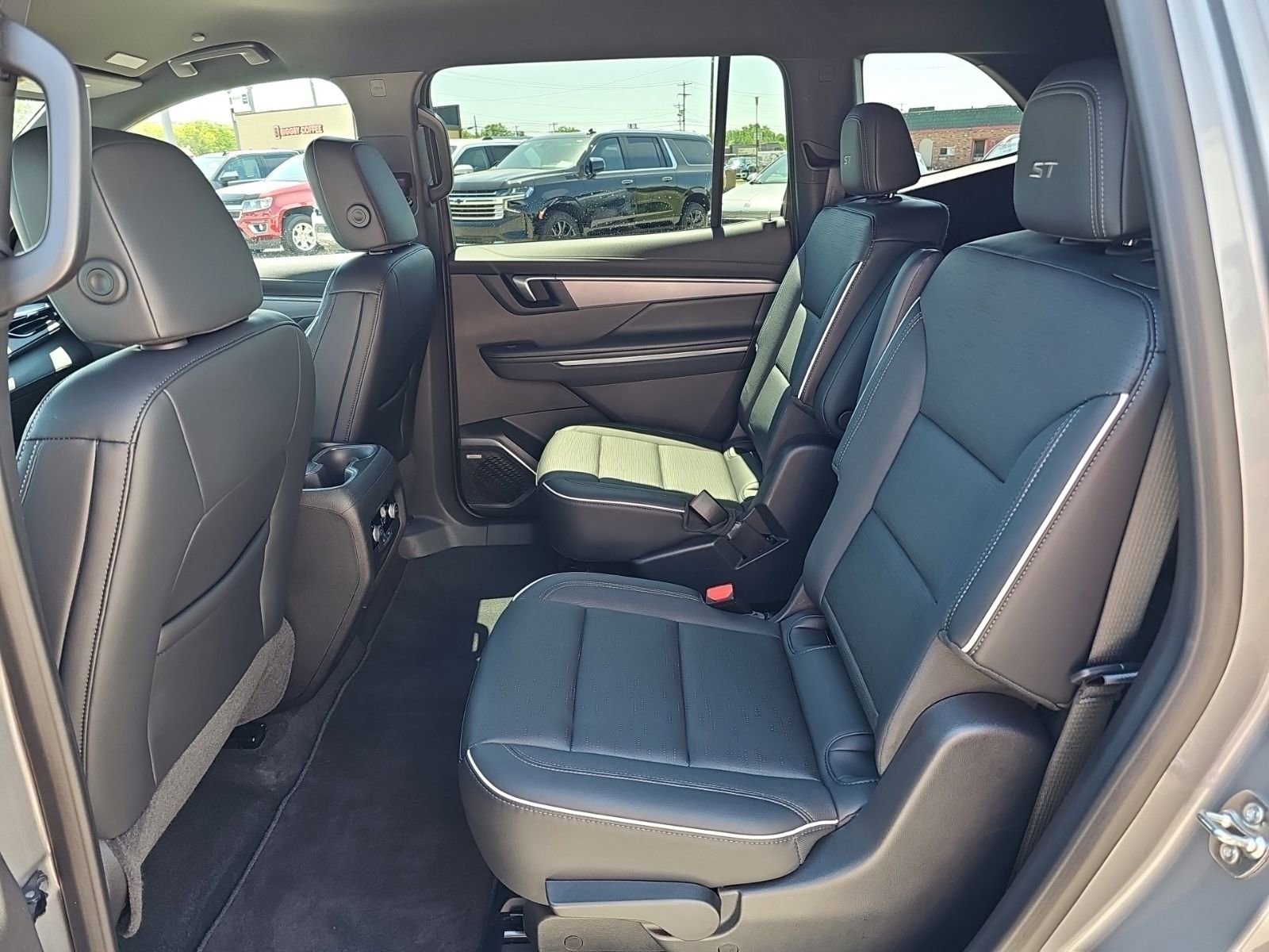 Used 2025 Buick Enclave Sport Touring FWD image 23