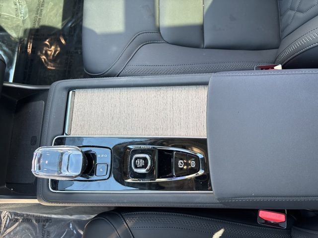 Used 2025 Volvo XC90 B5 Plus image 23
