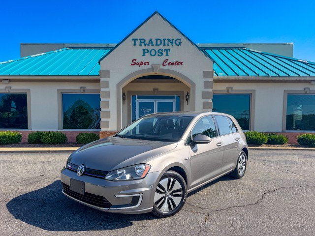 Used 2016 Volkswagen e-Golf SE FWD image 2