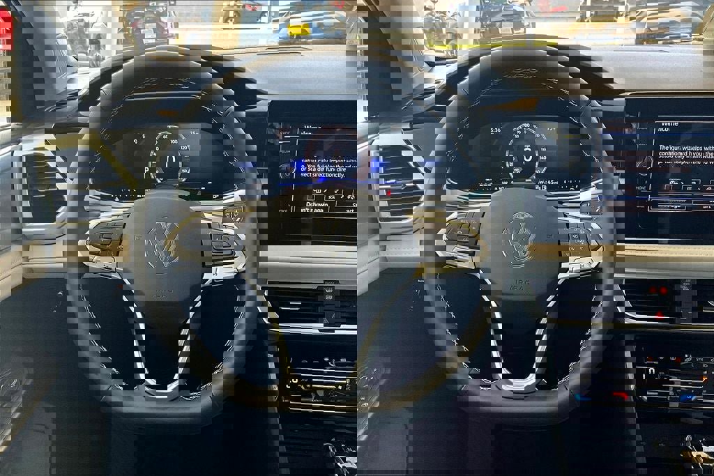 New 2025 Volkswagen Taos SE image 4