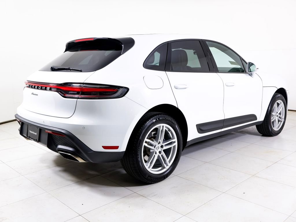 Certified 2025 Porsche Macan AWD/4WD image 31