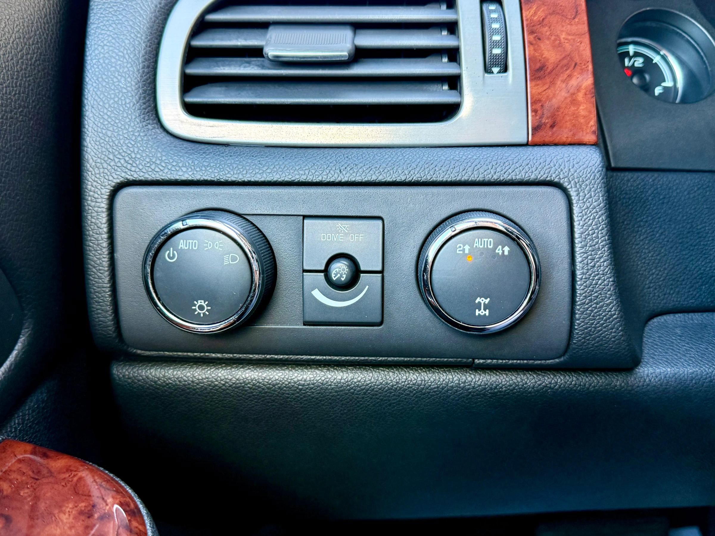 Used 2010 Chevrolet Suburban LS w/ Interior Plus Package AWD/4WD image 23