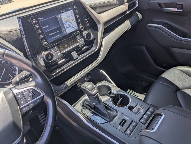Used 2022 Toyota Highlander XLE AWD/4WD image 17