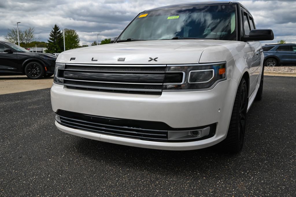 Used 2018 Ford Flex Limited w/ Equipment Group 303A AWD/4WD image 11