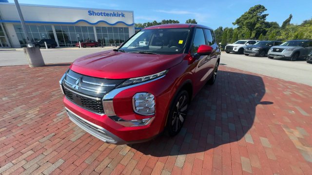 Used 2025 Mitsubishi Outlander SE FWD image 6