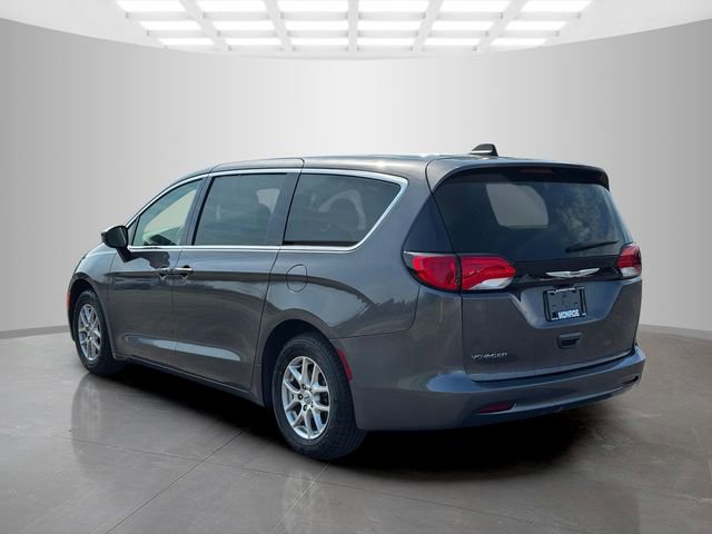 Certified 2023 Chrysler Voyager LX FWD image 5
