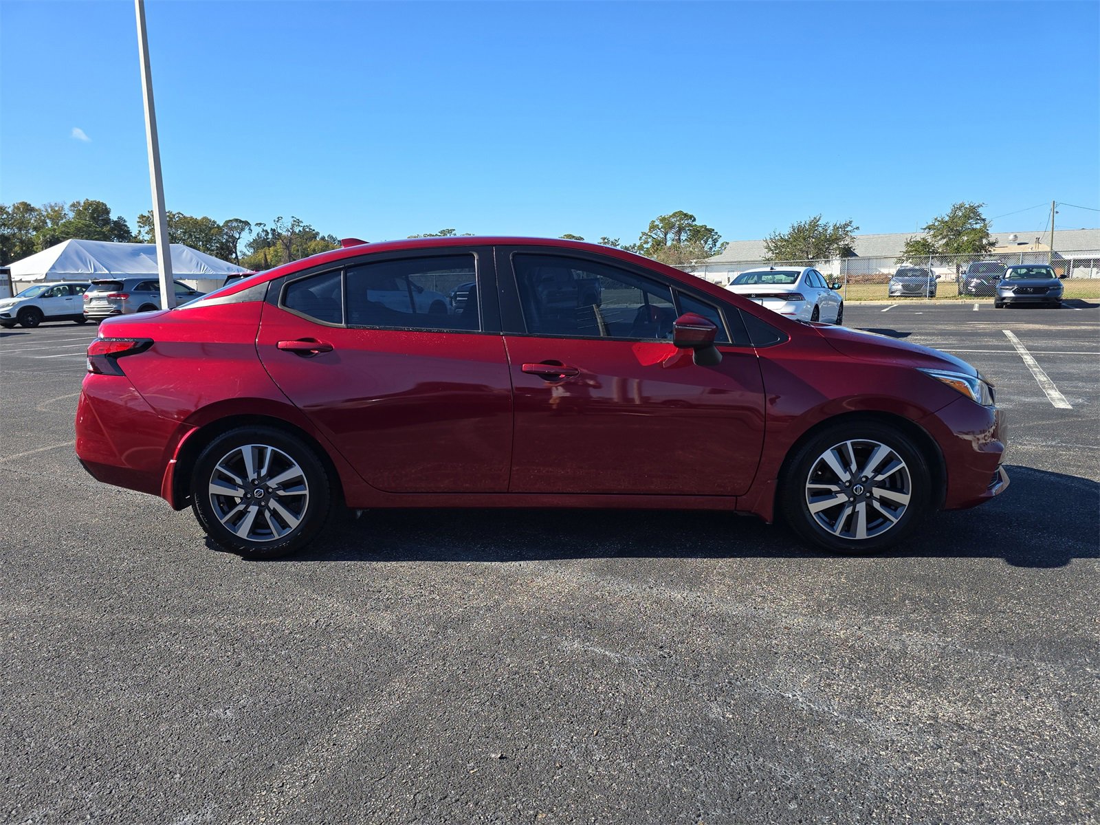 Used 2020 Nissan Versa SV image 3