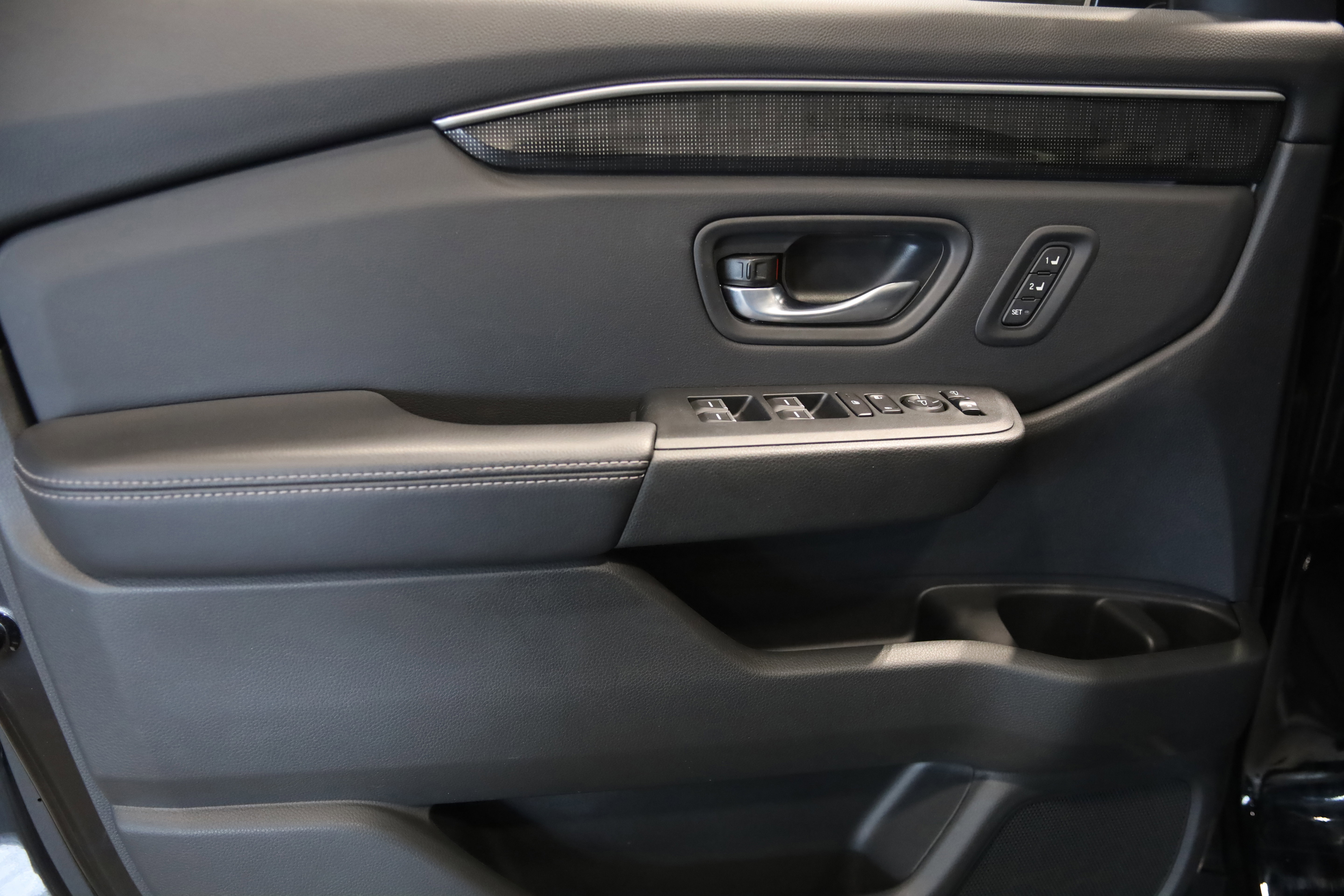 Used 2025 Honda Pilot Elite image 14