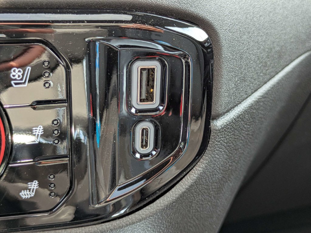New 2026 Chevrolet Silverado 1500 High Country w/ Technology Package AWD/4WD image 25