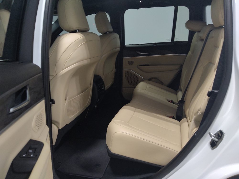 Used 2023 Jeep Grand Cherokee Limited w/ Luxury Tech Group II AWD/4WD image 18