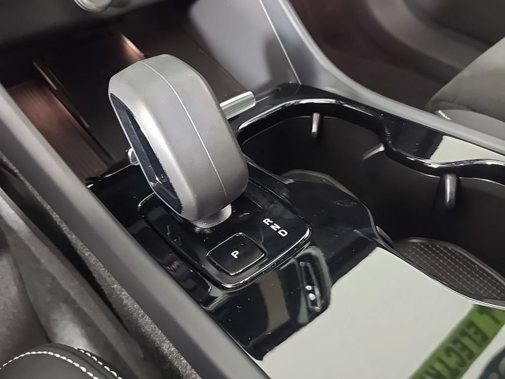 Certified 2023 Volvo XC40 Recharge Plus AWD/4WD image 26