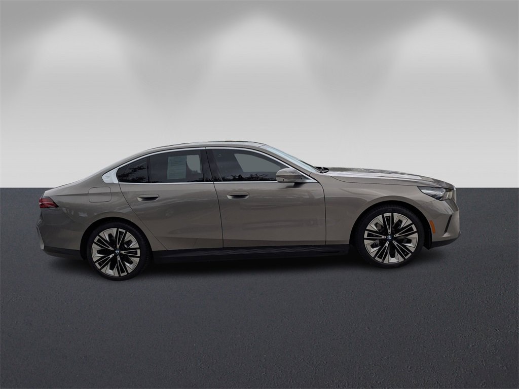 Used 2026 BMW i5 eDrive40 image 4