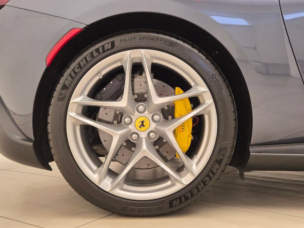 Used 2021 Ferrari Roma RWD image 7