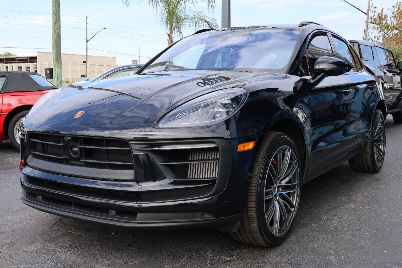 Used 2024 Porsche Macan S AWD/4WD image 2