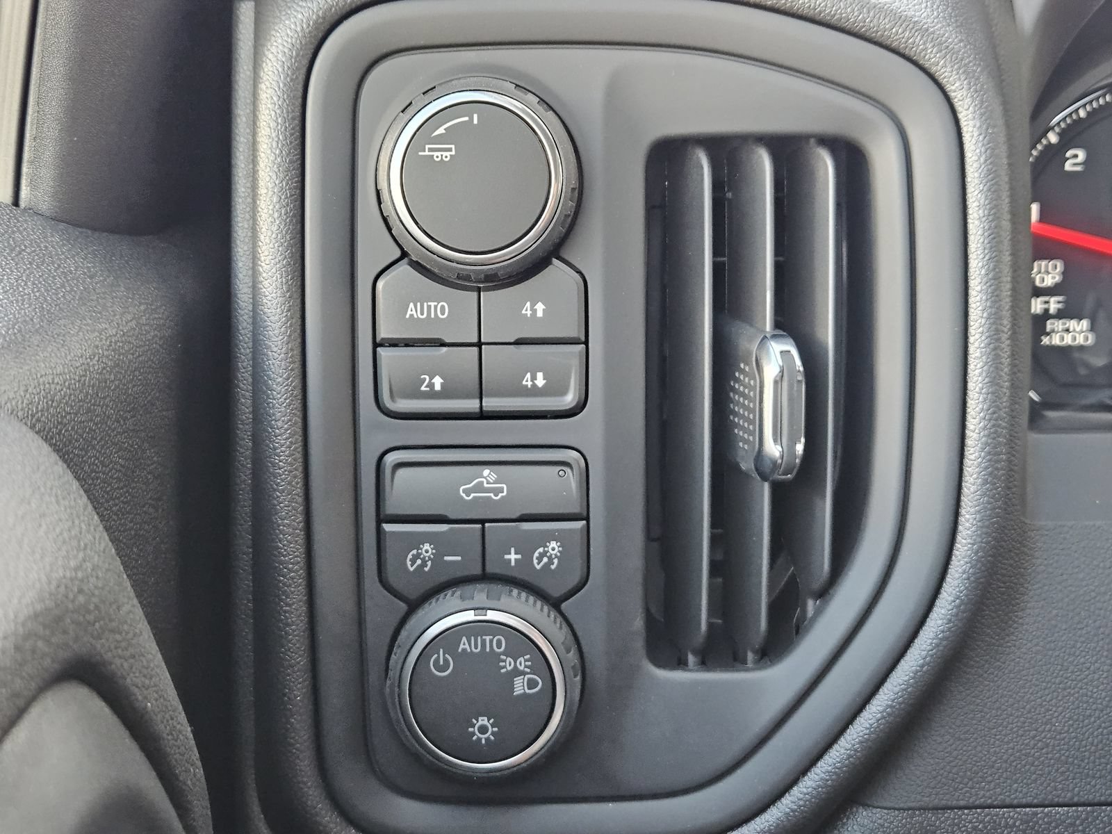 New 2026 Chevrolet Silverado 1500 Custom Trail Boss w/ LPO, Dark Essentials Package AWD/4WD image 24