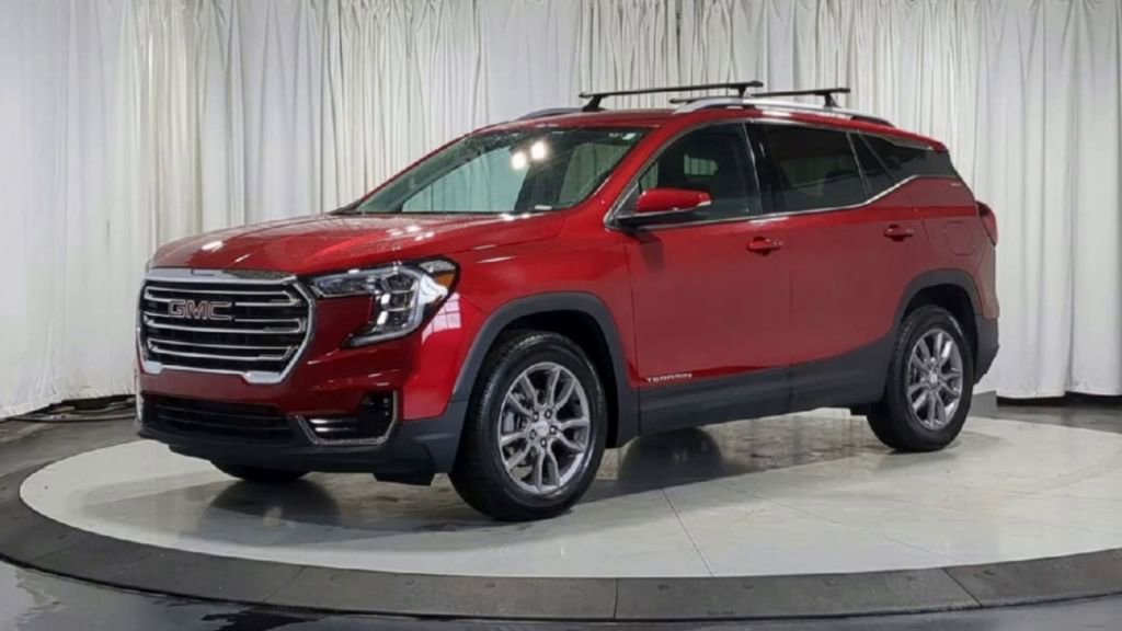 Used 2023 GMC Terrain SLT w/ LPO, Floor Liner Package AWD/4WD image 5