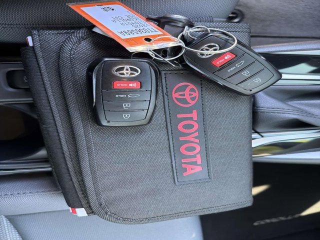 Certified 2025 Toyota Corolla SE image 30