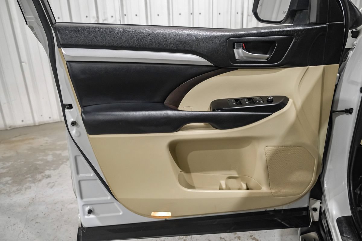 Used 2018 Toyota Highlander XLE FWD image 41