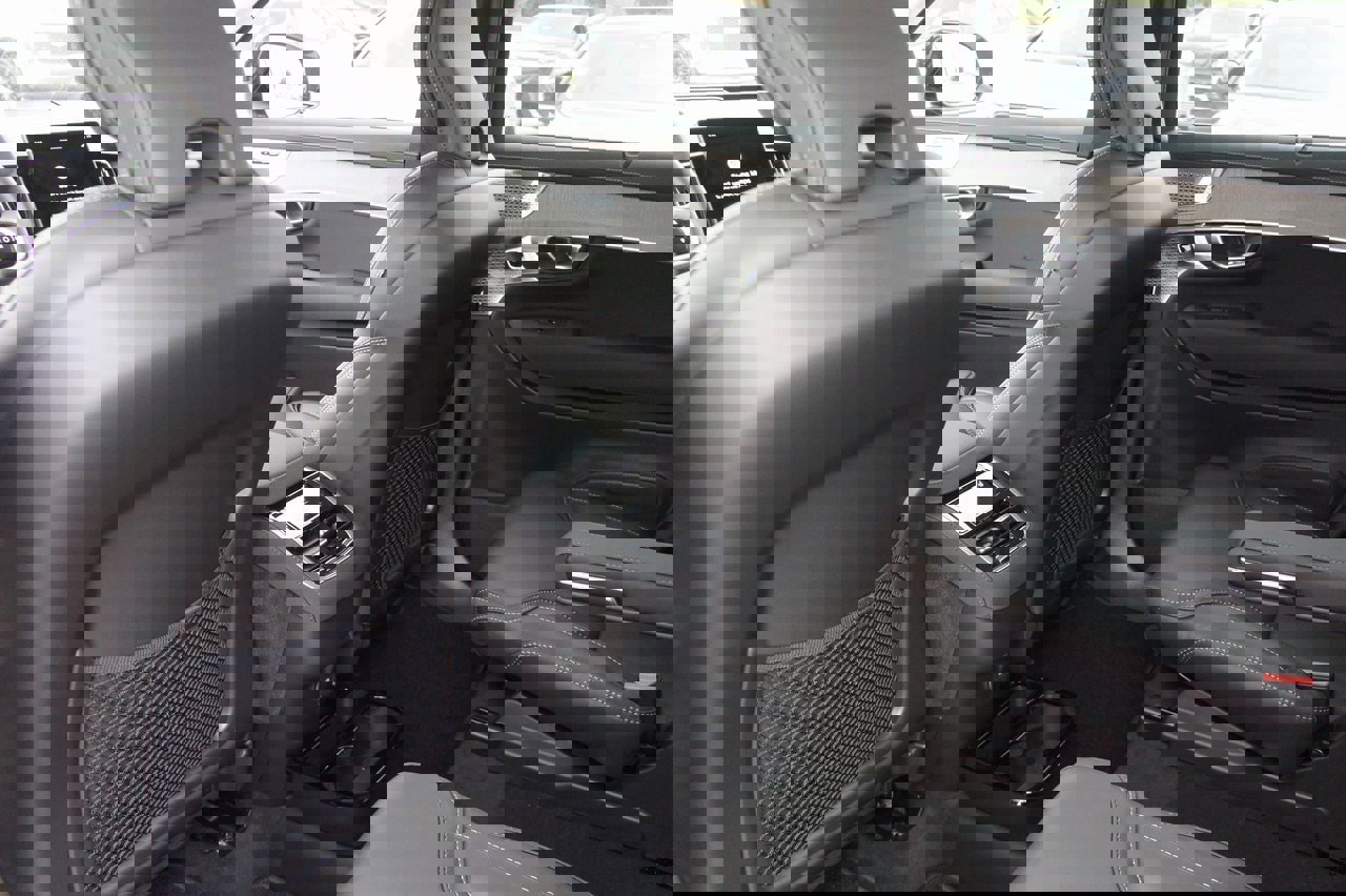 New 2026 Volvo XC90 B6 Ultra image 22