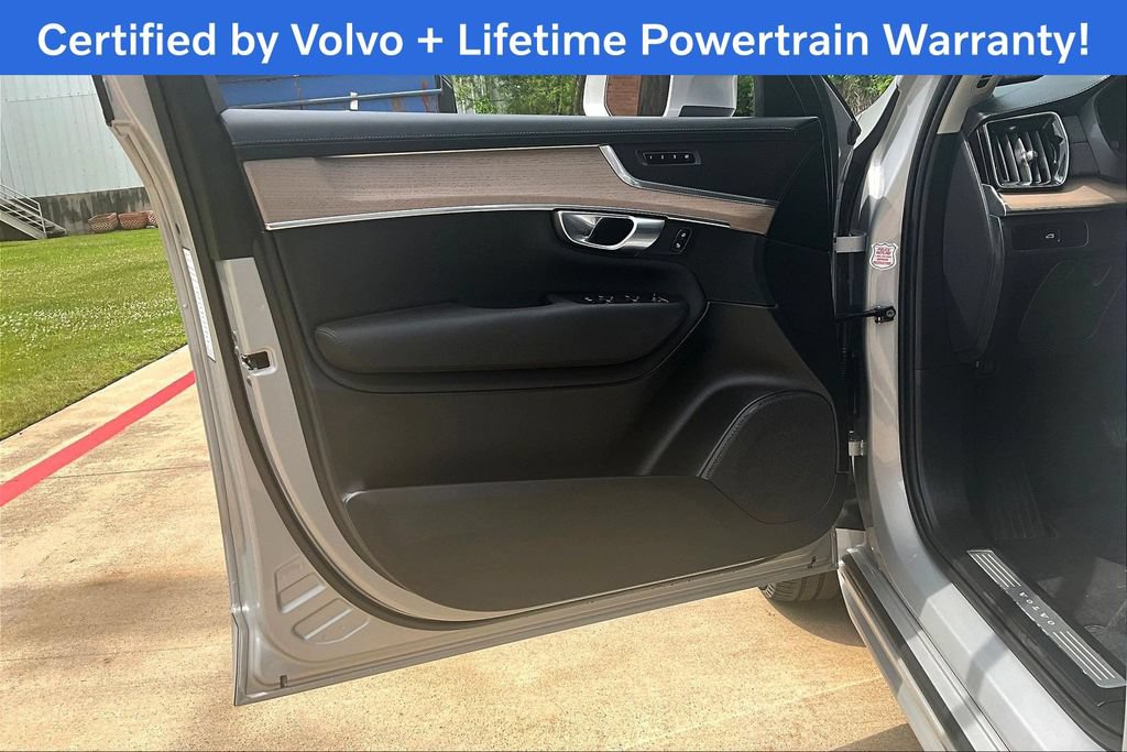 Used 2025 Volvo XC90 B6 Plus AWD/4WD image 24