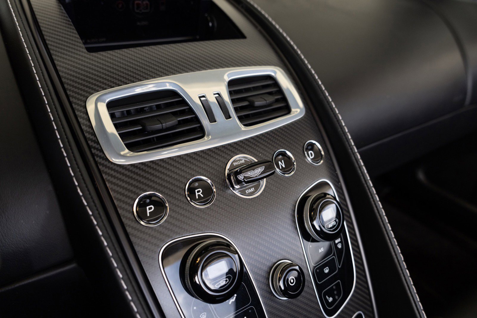 Used 2015 Aston Martin Vanquish Volante RWD image 51