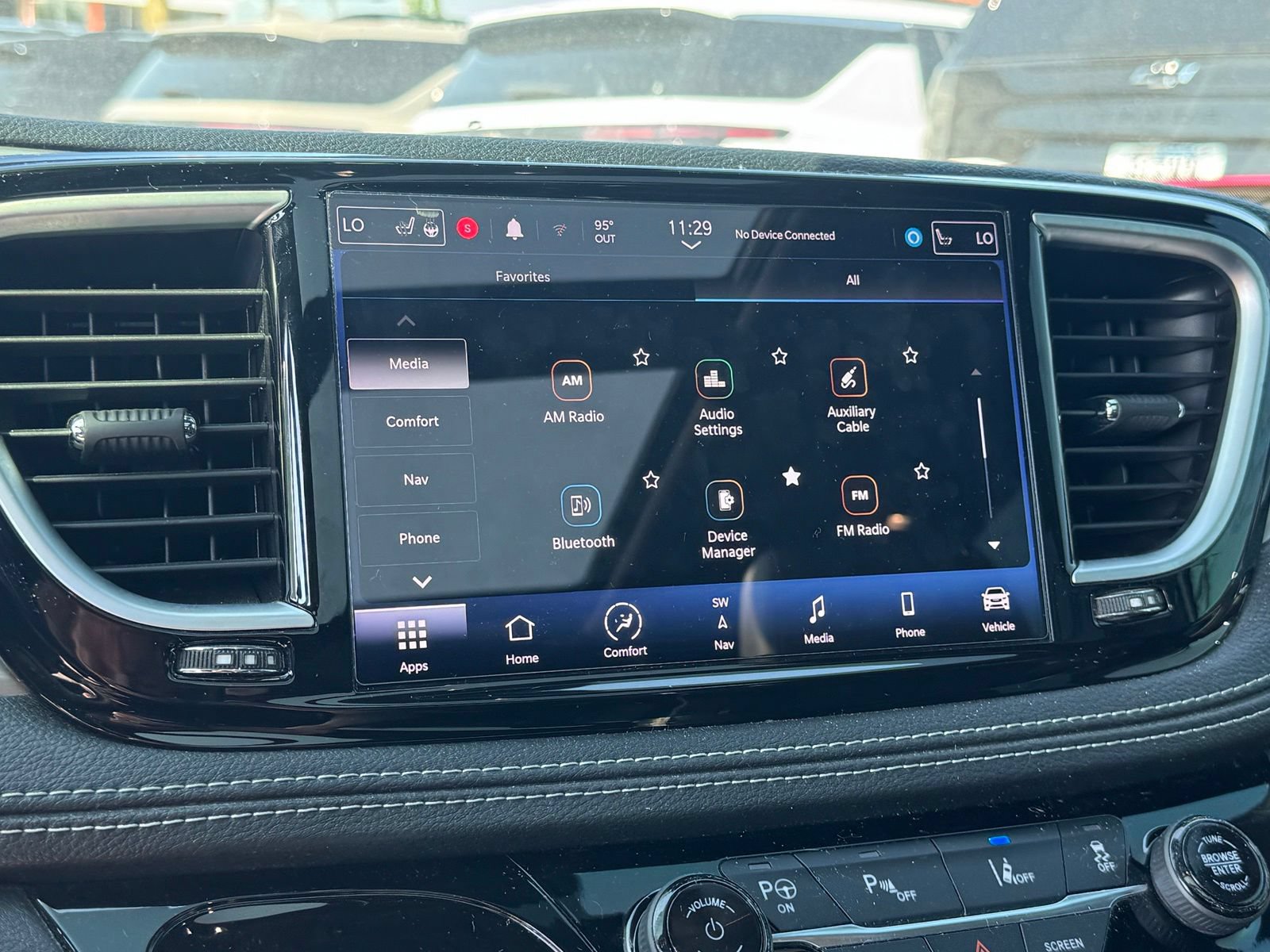 Used 2022 Chrysler Pacifica Limited w/ Uconnect Theater Family Group FWD image 21