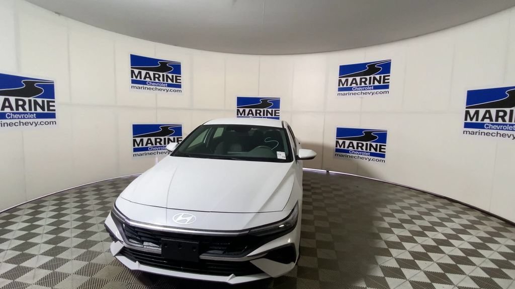 Used 2024 Hyundai Elantra Blue FWD image 5