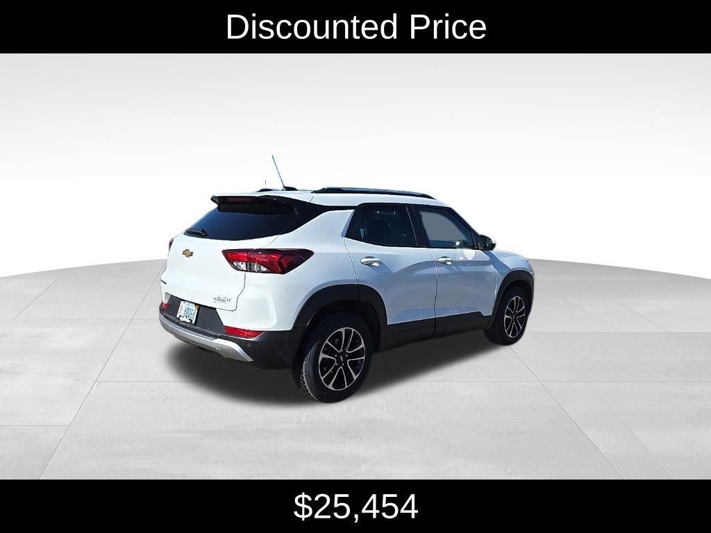 Used 2024 Chevrolet TrailBlazer LT w/ Convenience Package image 3