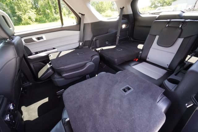 Used 2023 Ford Explorer XLT w/ Equipment Group 202A RWD image 26